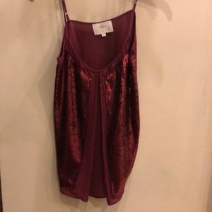Pretty burgundy front sequent top❤️